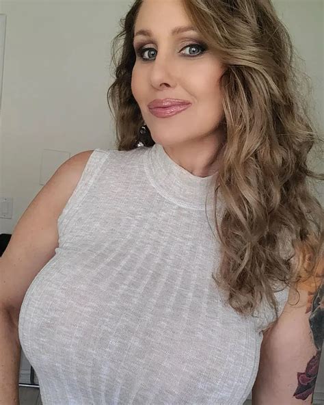 Official Site of Milf Pornstar Julia Ann